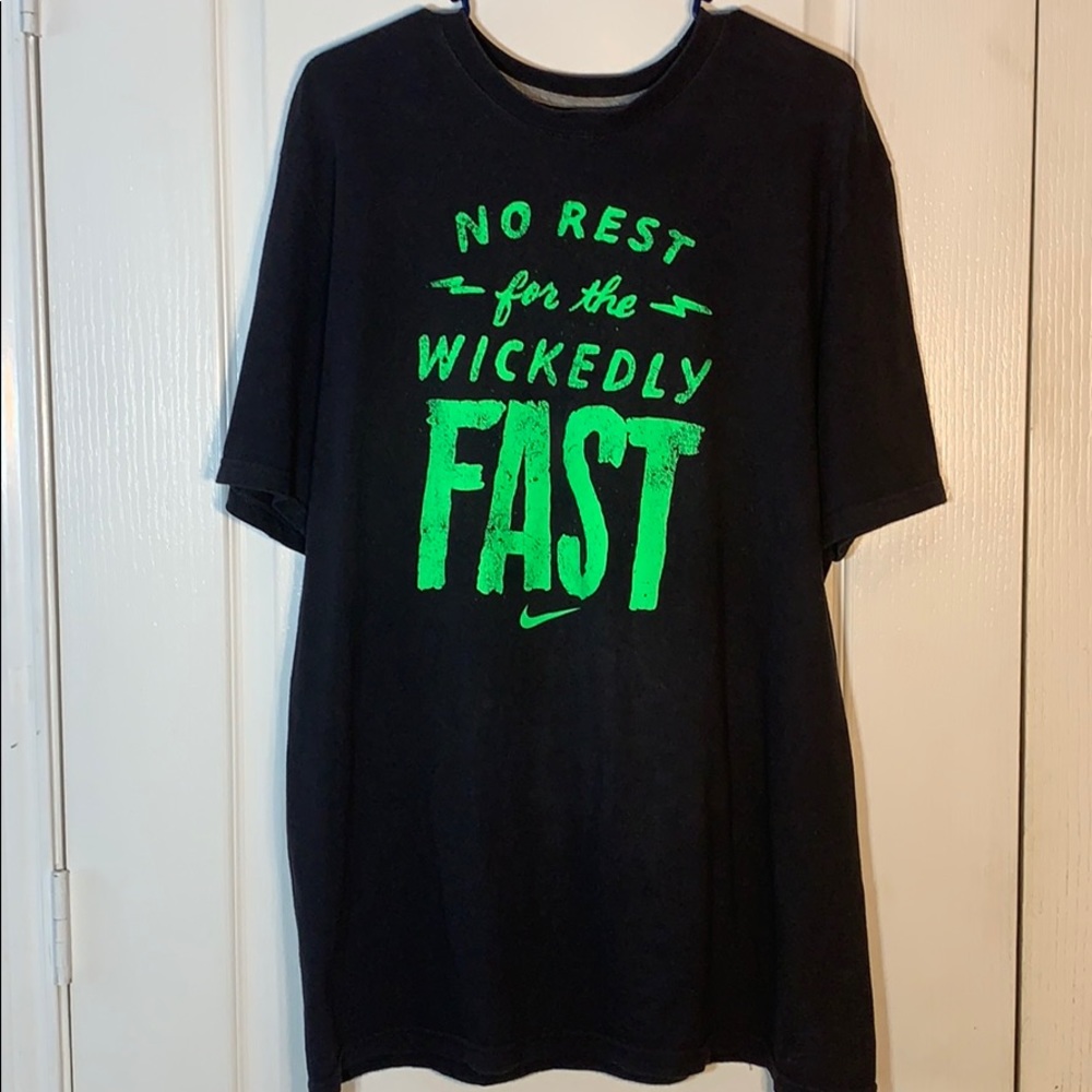 Nike graphic T-shirt - Picture 1 of 5